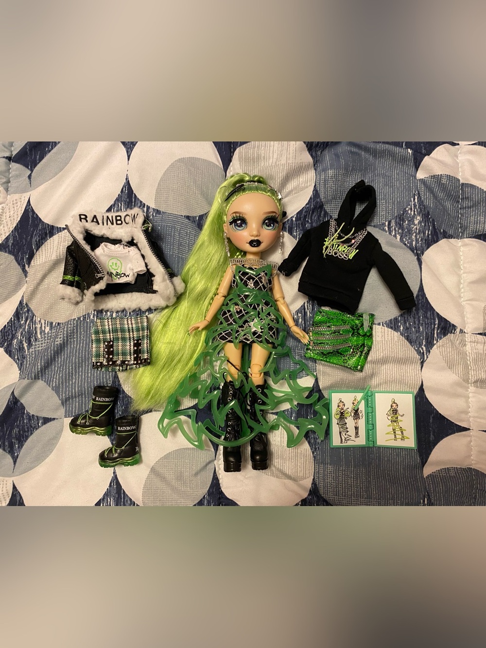 Rainbow High FANTASTIC FASHION Jade Hunter doll with accessories!